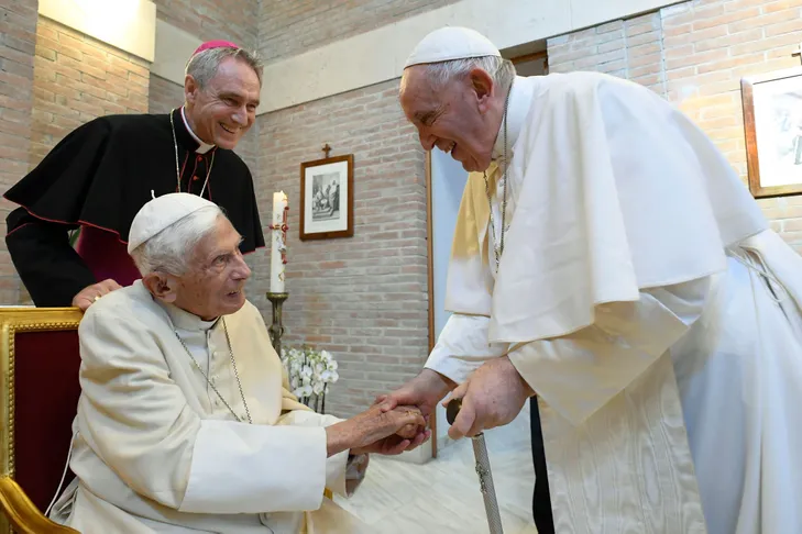 Le Pape François demande une « prière spéciale » pour Benoît XVI